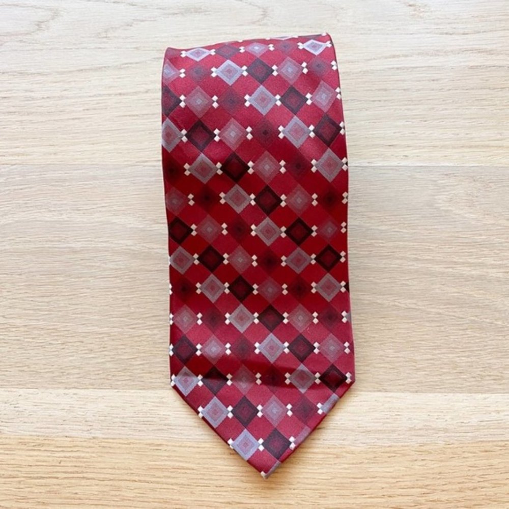 VAN HEUSEN Silk Red/Silver Diamond Pattern Necktie